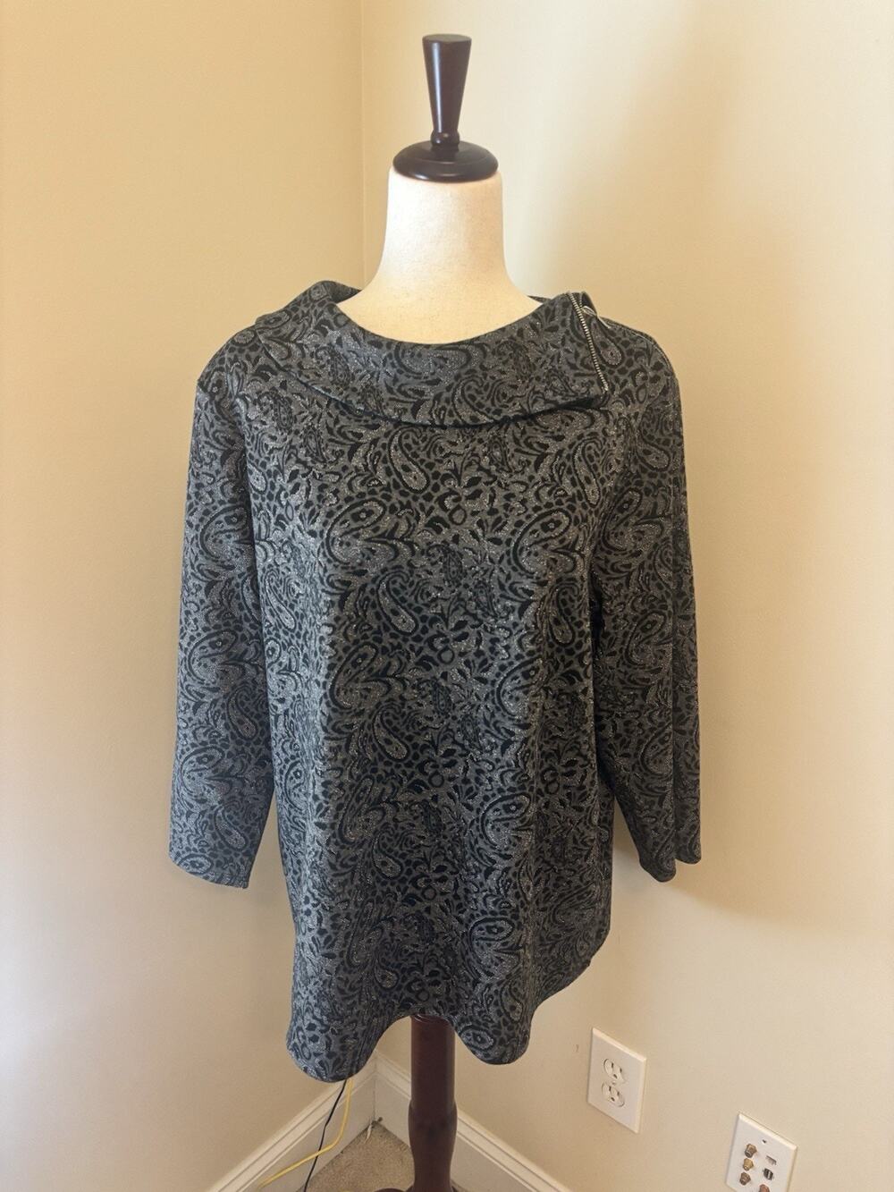 Chico's Paisley Sparkle Zip Envelope Neck Top Gray Stretch Size 3